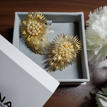Load image into Gallery viewer, Pearl Burst Studs
