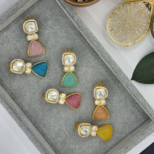 Load image into Gallery viewer, Hand Carved Kundan Studs
