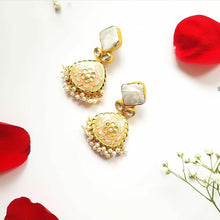 Load image into Gallery viewer, Hoor Earrings

