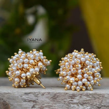 Load image into Gallery viewer, Pearl Cluster Studs
